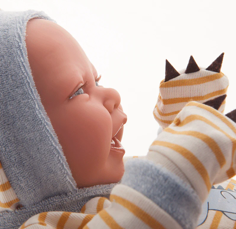 Antonio Juan papusa baietel Carlo cu pijama dinozaur 42 cm 3 ani+ Imagine secundară a produsului