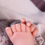 Antonio Juan papusa  Reborn Lea cu paturica mov 42 cm 3 ani+