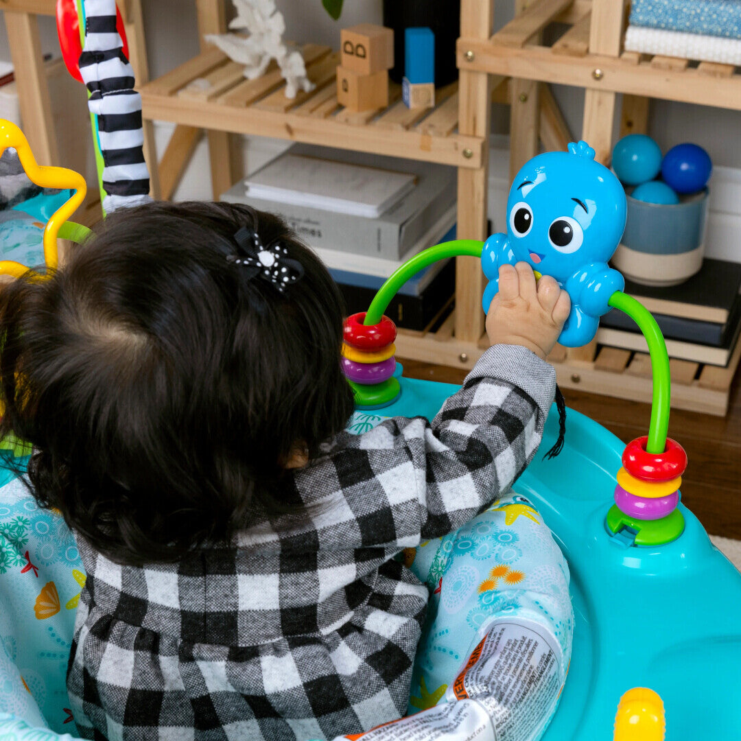 Baby Einstein Centru de activitati cu jucarie electronica Curiosity Cove 6m+