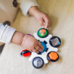 Baby Einstein jucarie senzoriala Curiosity Clutch Twist & Pop Rattle Teether 3m+