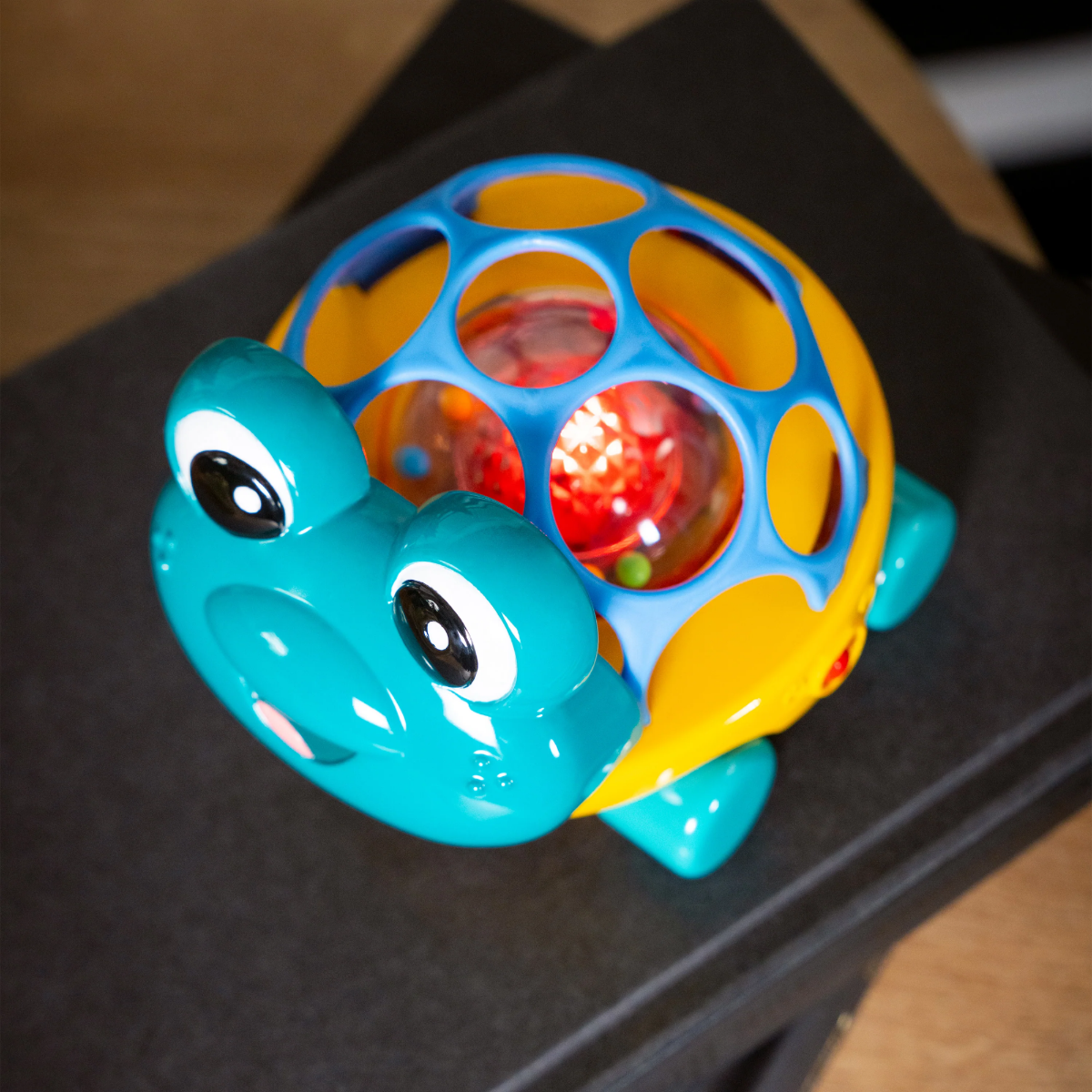 Baby Einstein masinuta cu zornaitoare Curious Car Neptune Oball 3m+