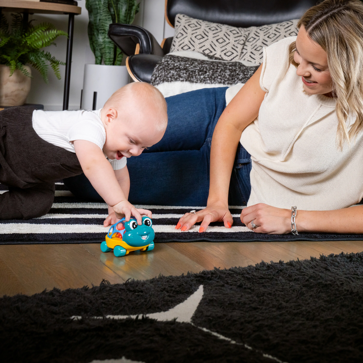Baby Einstein masinuta cu zornaitoare Curious Car Neptune Oball 3m+