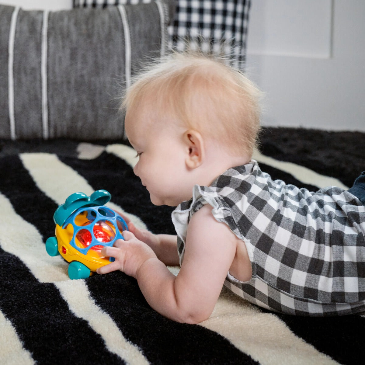 Baby Einstein masinuta cu zornaitoare Curious Car Neptune Oball 3m+