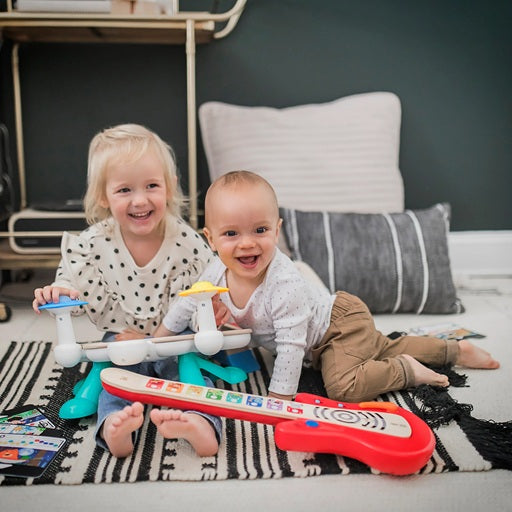 Baby Einstein Hape jucarie muzicala chitara din lemn Together in Tune Guitar 6m+