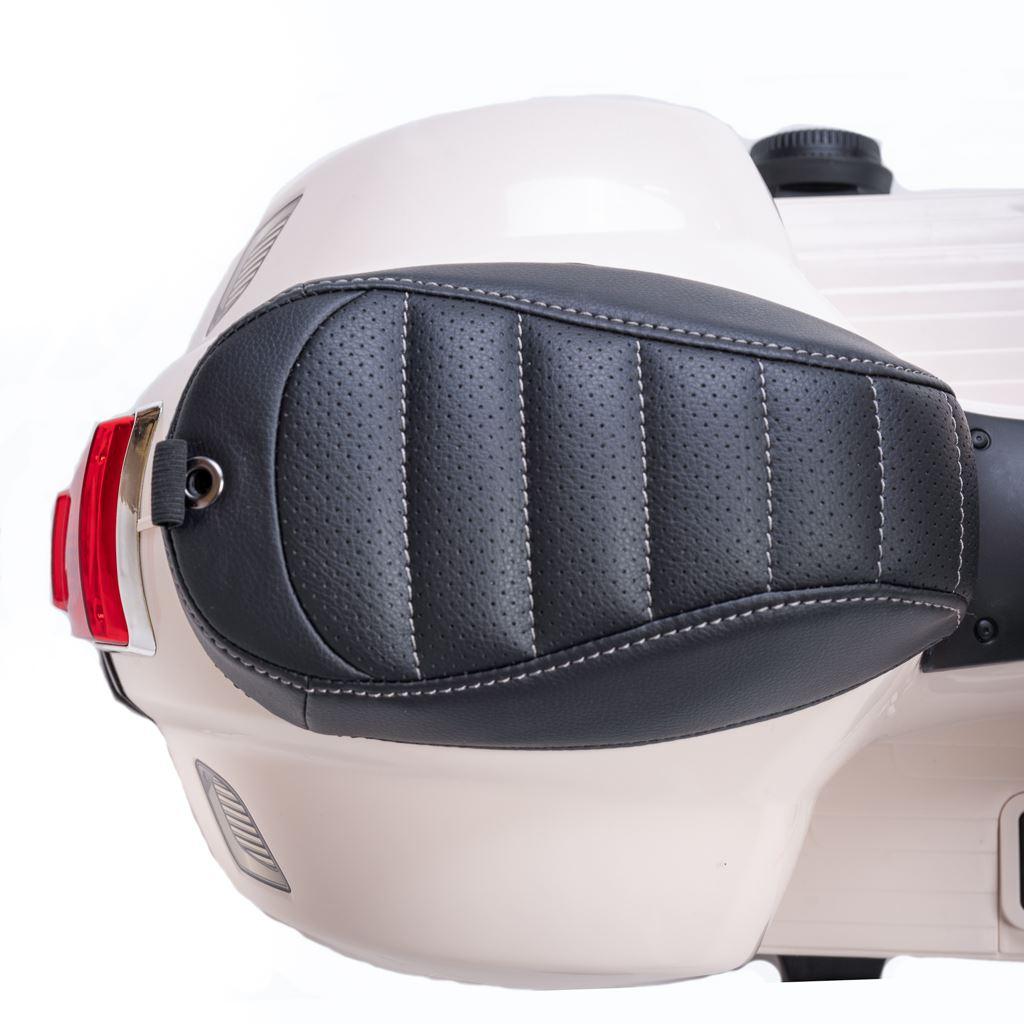 Baby Mix motoreta electrica VESPA cu acumulator 2 ani+ Alb