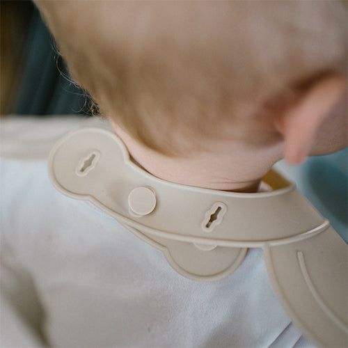 Baby Ono baveta silicon cu prindere reglabila 6m+ Beige