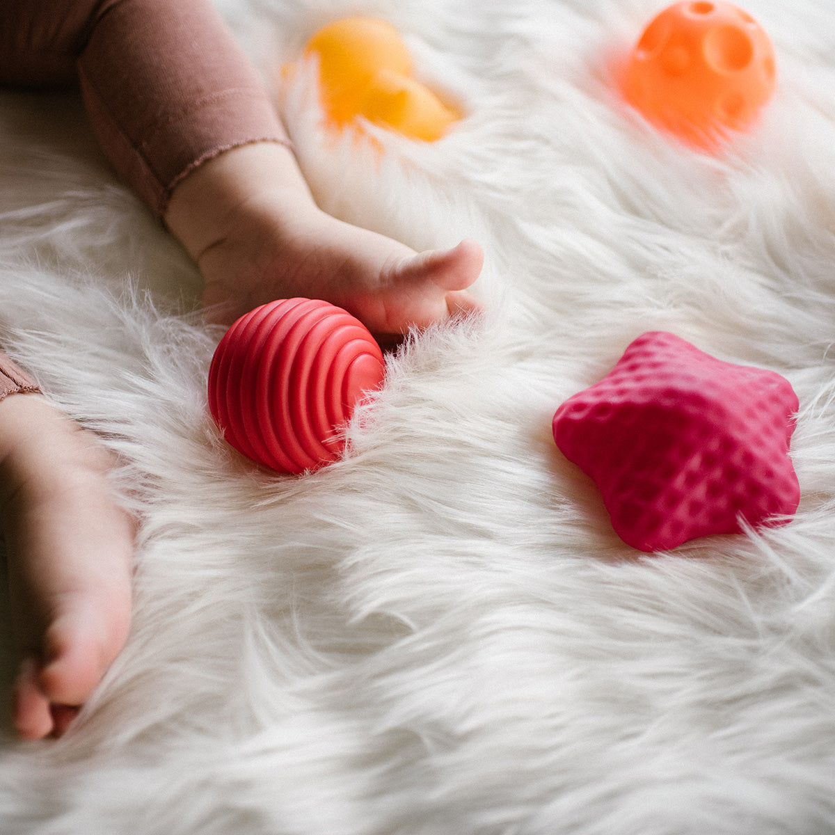 Baby Ono mingi senzoriale 6m+ 4 buc