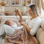 Baby Ono patura moale cu jucarie plus 75x100 cm Maroniu cu iepuras
