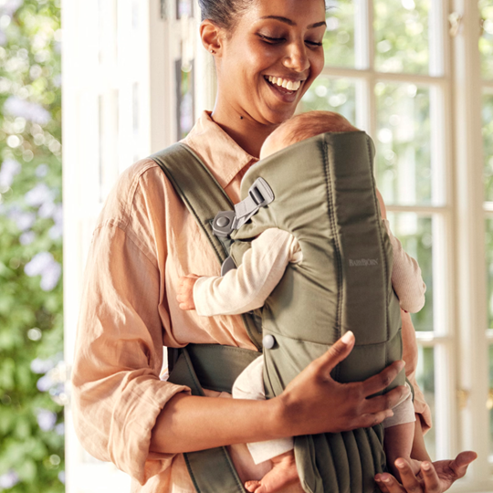 BabyBjorn marsupiu anatomic Mini pentru 3.2 -11 kg Dark Green, Tesatura