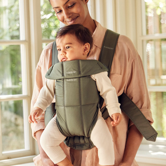 BabyBjorn marsupiu anatomic Mini pentru 3.2 -11 kg Dark Green, Tesatura