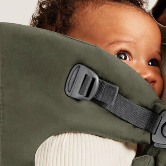 BabyBjorn marsupiu anatomic Mini pentru 3.2 -11 kg Dark Green, Tesatura