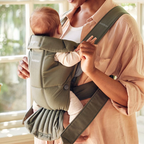 BabyBjorn marsupiu anatomic Mini pentru 3.2 -11 kg Dark Green, Tesatura