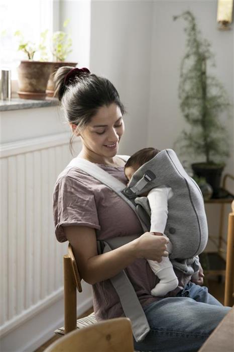 BabyBjorn marsupiu anatomic Mini Light Grey 3D Jersey 03