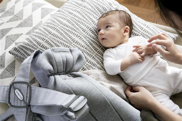 BabyBjorn marsupiu anatomic Mini Light Grey 3D Jersey 07