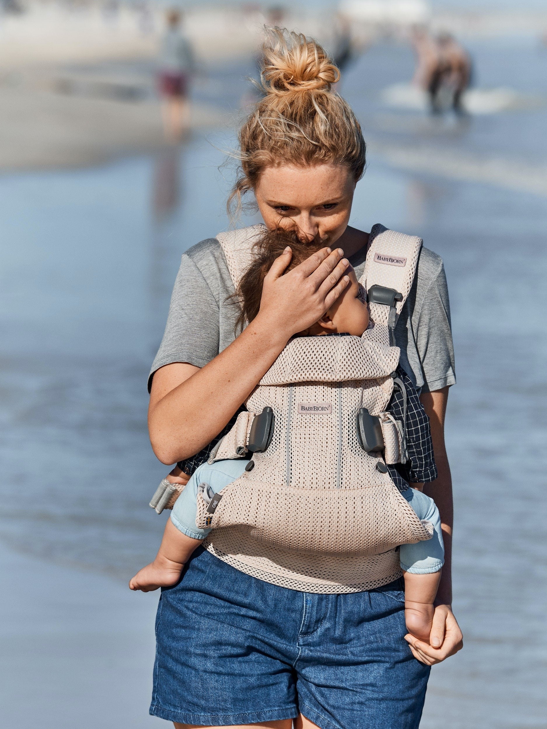 BabyBjorn marsupiu anatomic One Air pentru 0-3 ani 03