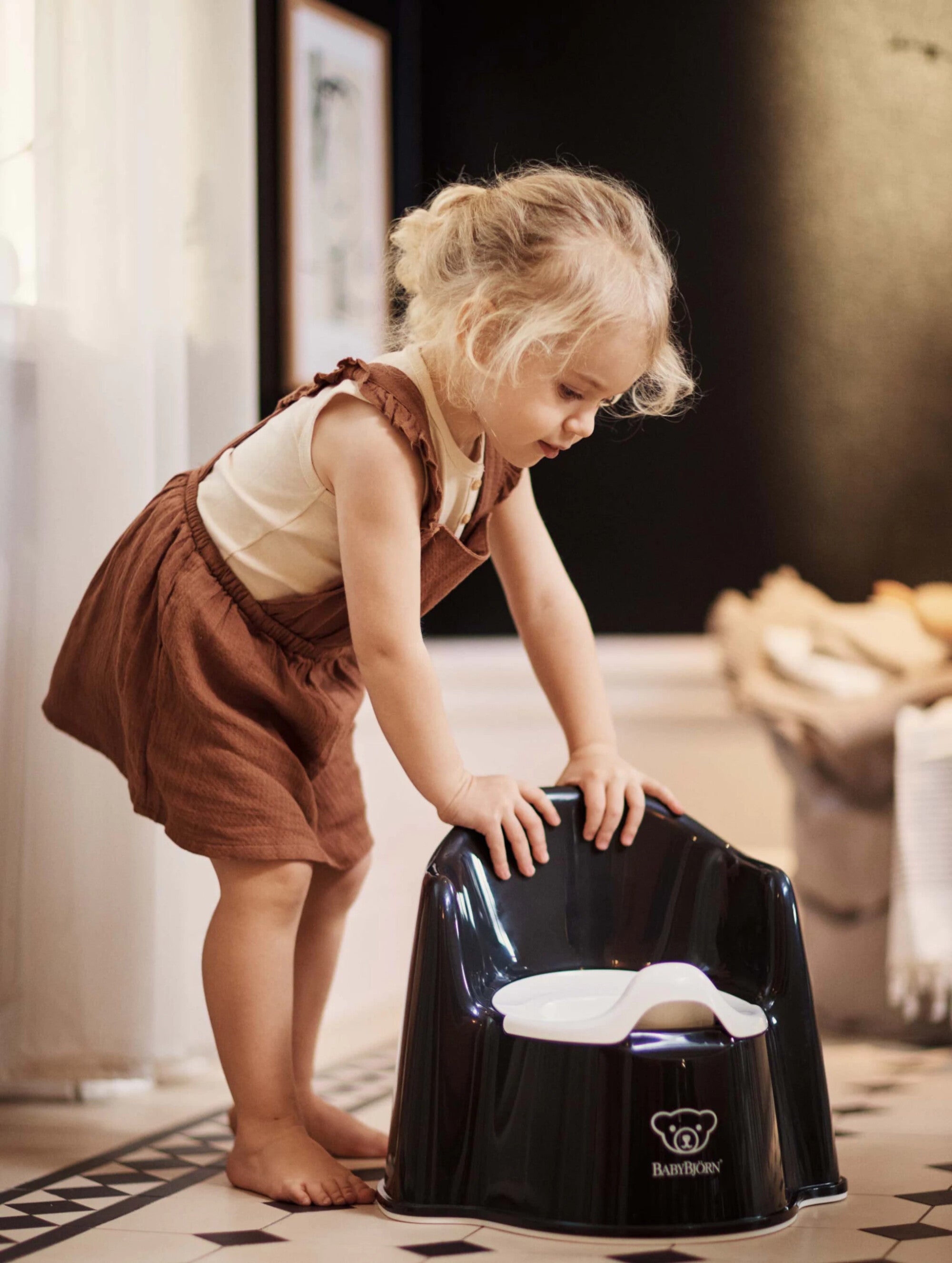 BabyBjorn olita cu protectie spate Potty Chair 12m+ 04