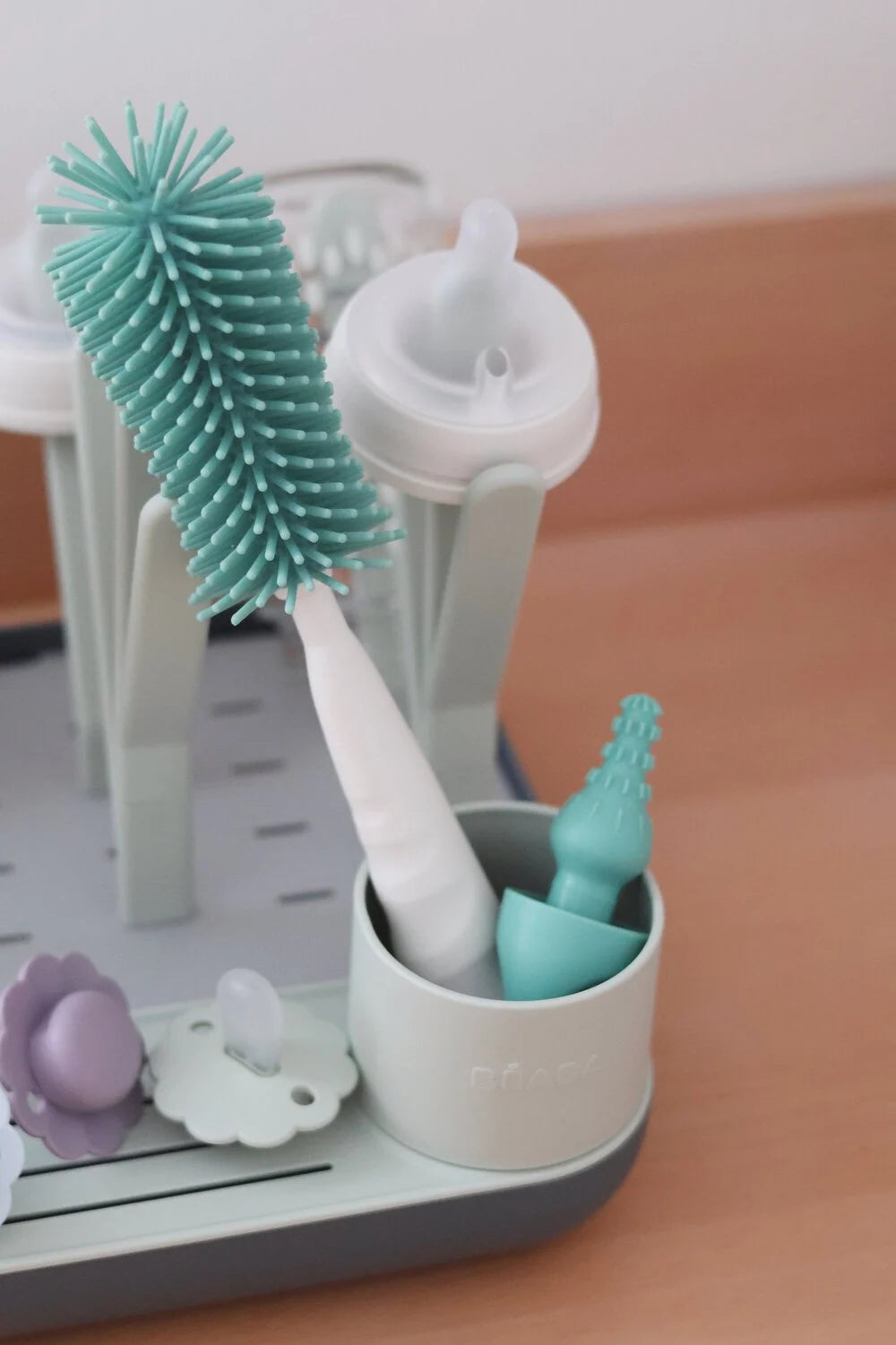 Beaba perie din silicon 2in1 pentru biberoane 0m+ Sage Green
