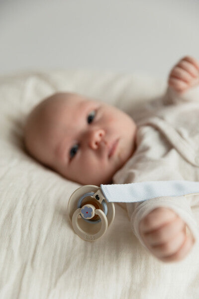 Bibs lant suzeta cu clip Ribbon 0m+ Dusty Blue
