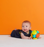 Bright Starts jucarie minge cu sunete “Urmareste si Prinde” 6m+