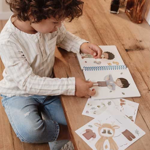 Little Dutch carte de activitati cu stickere Dress Me Up 3 ani+ Forest Friends
