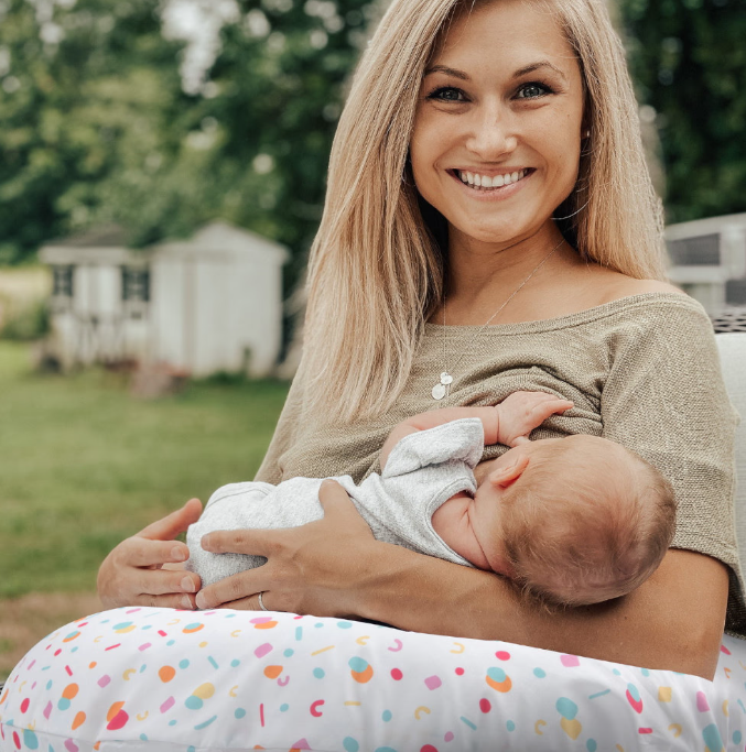 Chicco perna pentru alaptat Boppy 0m+ Confetti