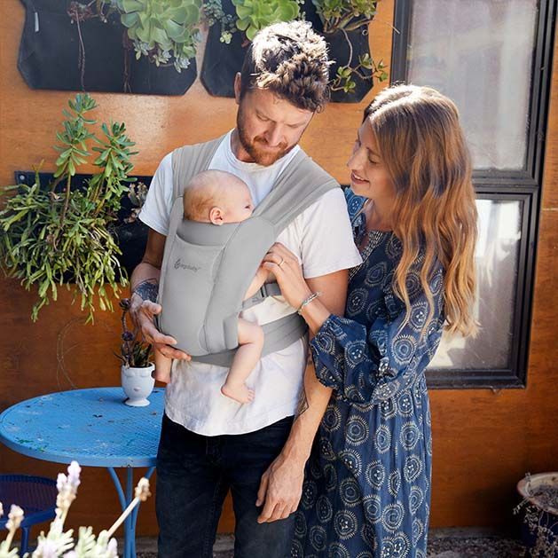 Ergobaby marsupiu Embrace 0-18 luni (3.2 - 11.3 kg) Soft Air Mesh Soft Grey