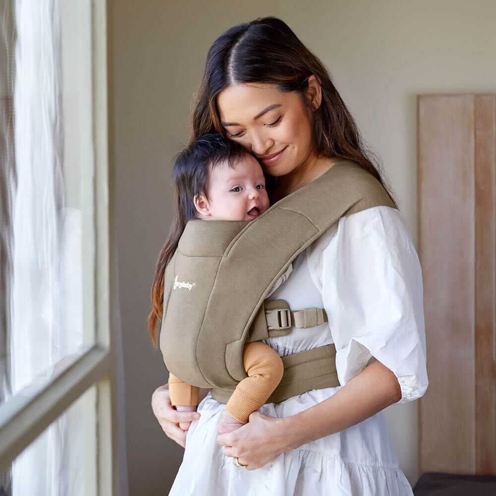 Ergobaby marsupiu Embrace 0-18 luni (3.2 - 11.3 kg) Soft Olive