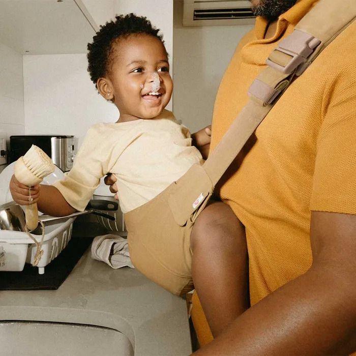 Ergobaby marsupiu Sling Toddler Ergonomic UPSIE 6-48 luni (7,7–20,4 kg) Camel