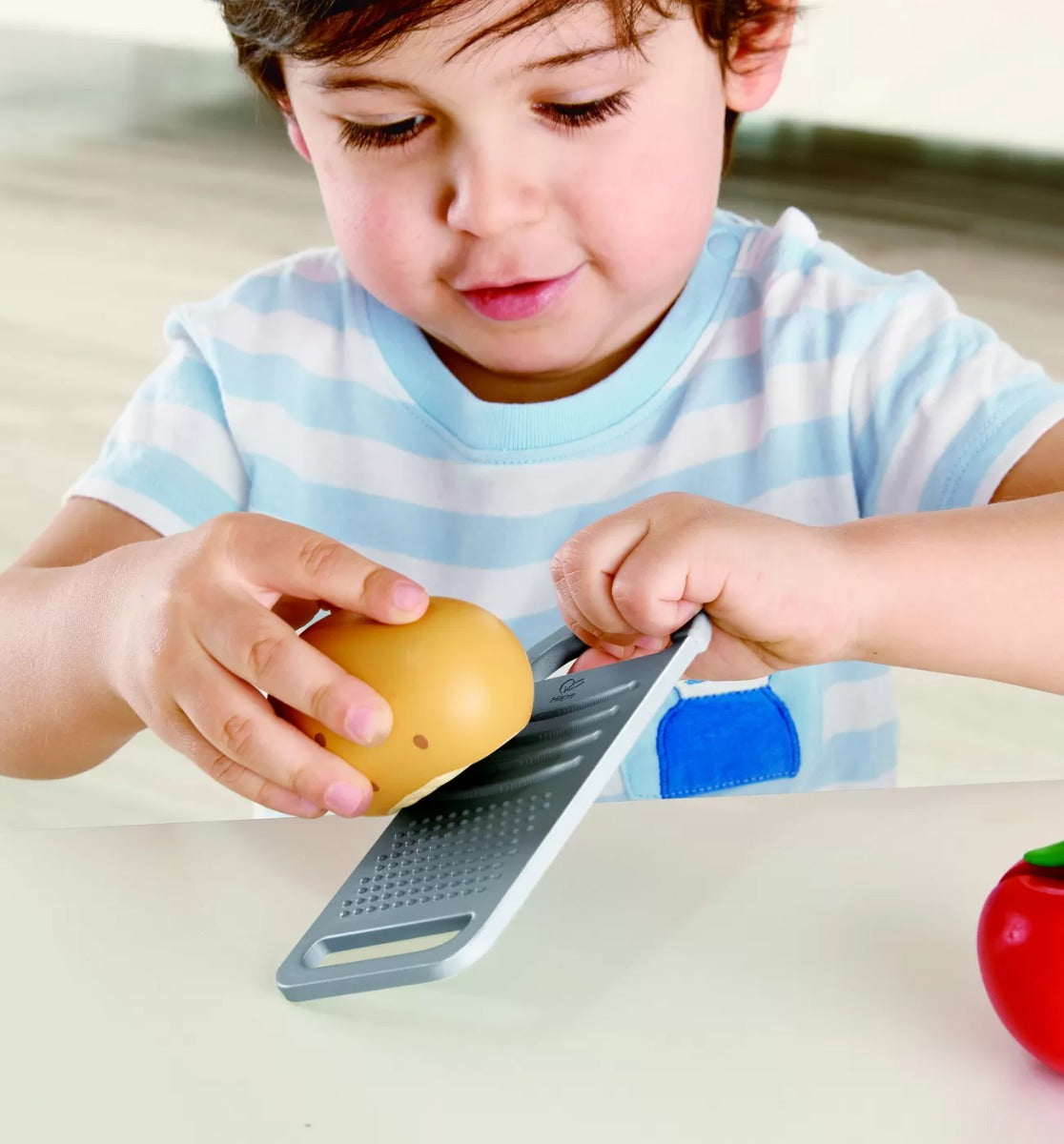 Hape jucarie set pentru curatare si taiere legume 3 ani+