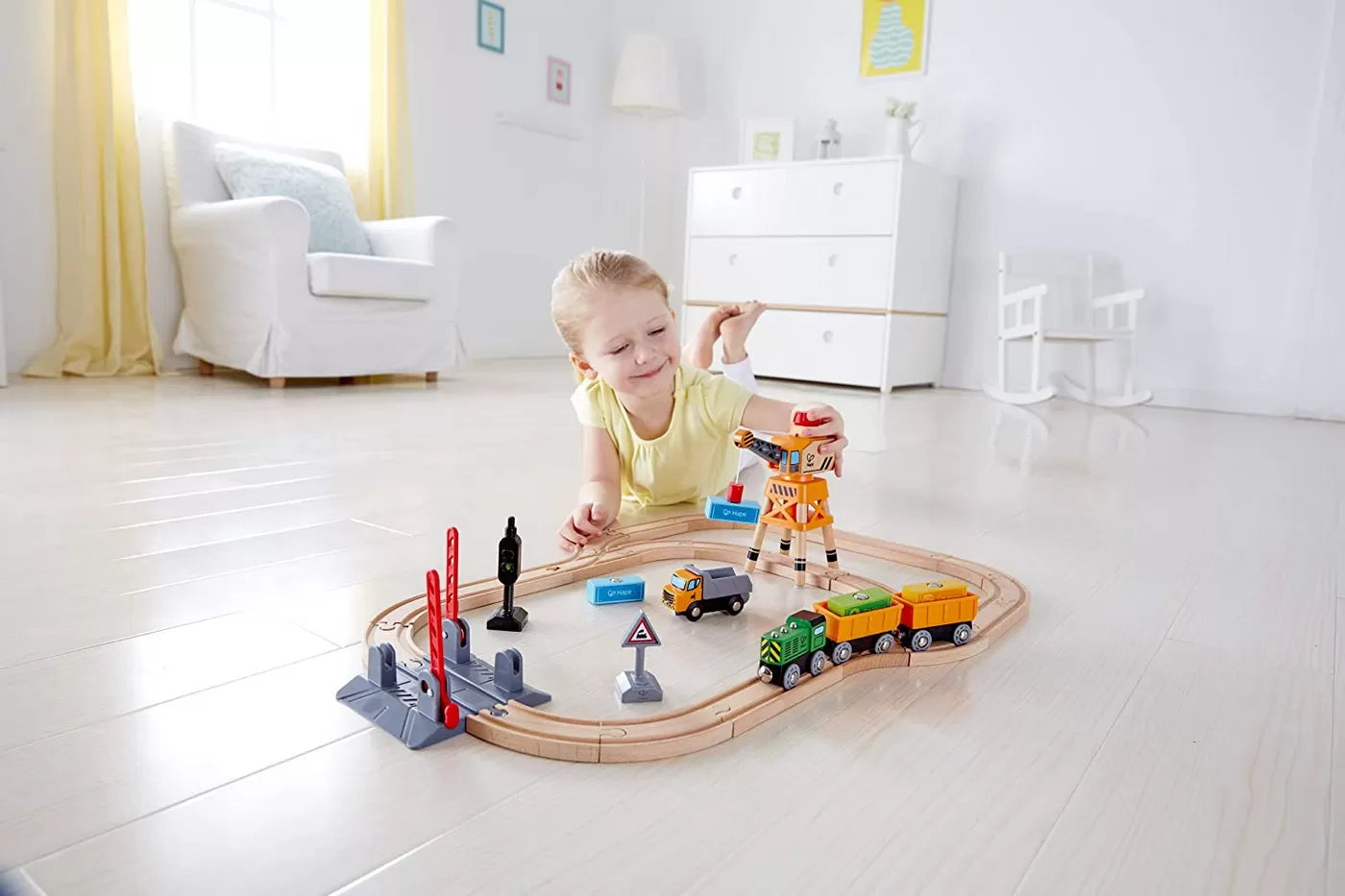Hape jucarie Tren de marfa cu macara 3 ani+