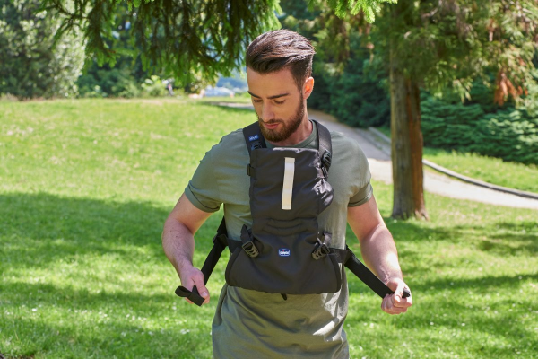 Chicco marsupiu ergonomic pentru copii si bebelusi Easy Fit 0m+ Moon Grey Imagine secundară a produsului