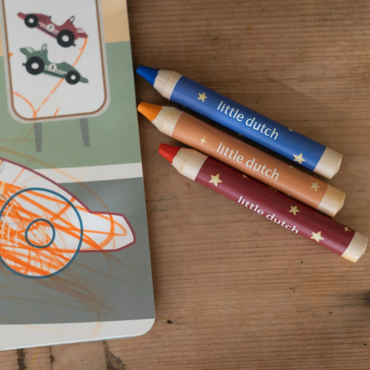 Little Dutch carte de colorat cu 3 creioane si 20 de pagini 2 ani+ Vehicles Jim