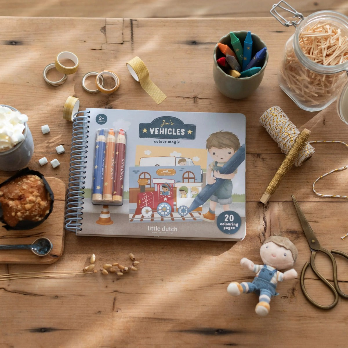 Little Dutch carte de colorat cu 3 creioane si 20 de pagini 2 ani+ Vehicles Jim