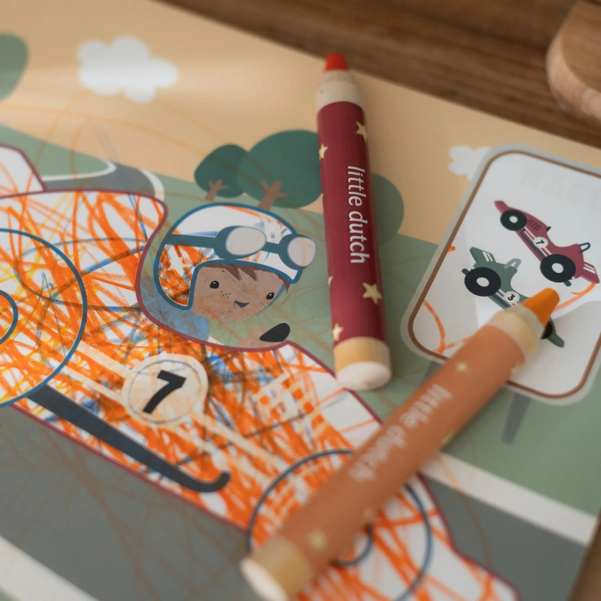 Little Dutch carte de colorat cu 3 creioane si 20 de pagini 2 ani+ Vehicles Jim