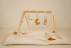 Little Dutch centru de activitati pentru bebelusi Baby Gym 0m+ Newborn Naturals