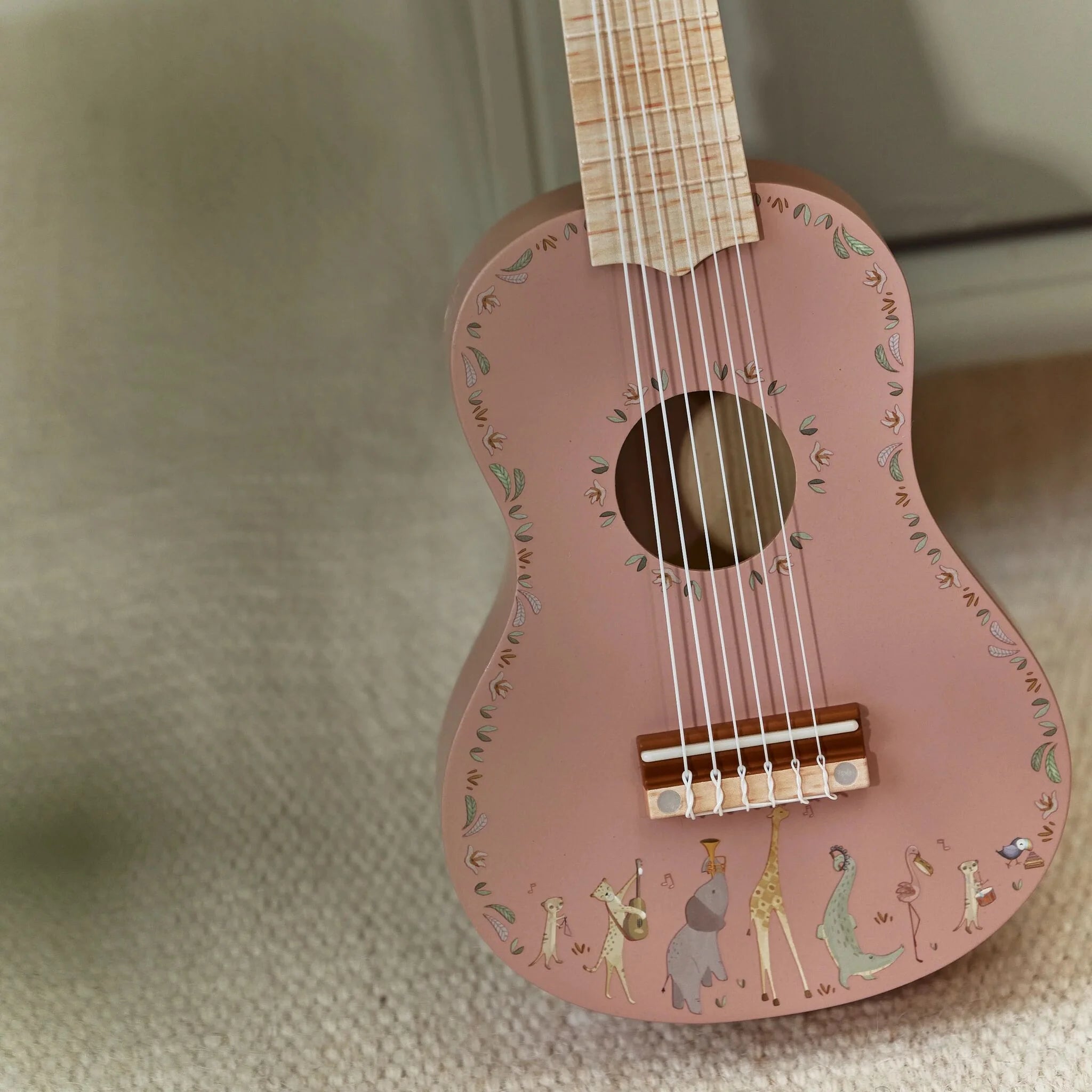 Little Dutch chitara din lemn FSC 3 ani+ Safari Friends Pink