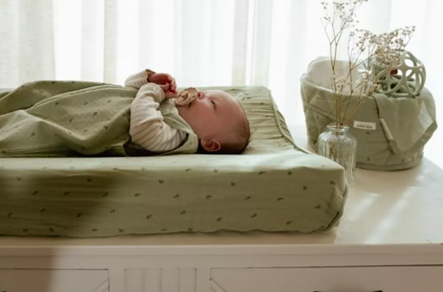 Little Dutch cos de depozitare rotund matlasat pentru comoda de infasat Pure Sage