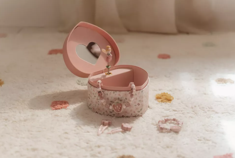 Little Dutch cutie muzicala pentru bijuterii in forma de inimioara 3 ani+ Zana