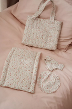Little Dutch genata de maternitate cu accesorii pentru papusi 3 ani+ Soft Flowers