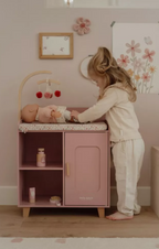 Little Dutch masa de schimbat scutecele cu accesorii pentru papusi 3 ani+ Roz