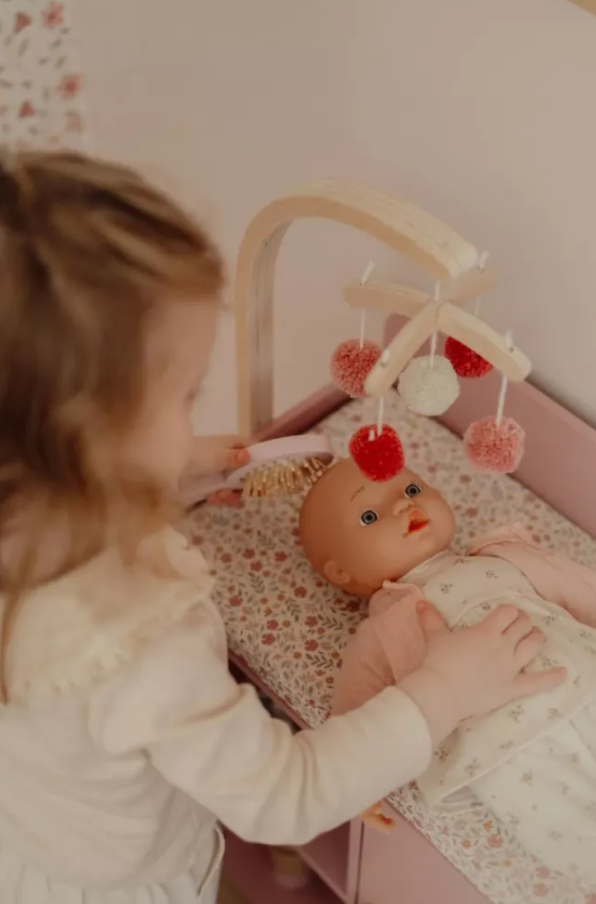 Little Dutch masa de schimbat scutecele cu accesorii pentru papusi 3 ani+ Roz