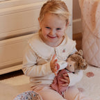 Little Dutch papusa textila in cosulet 12m+ Rosa