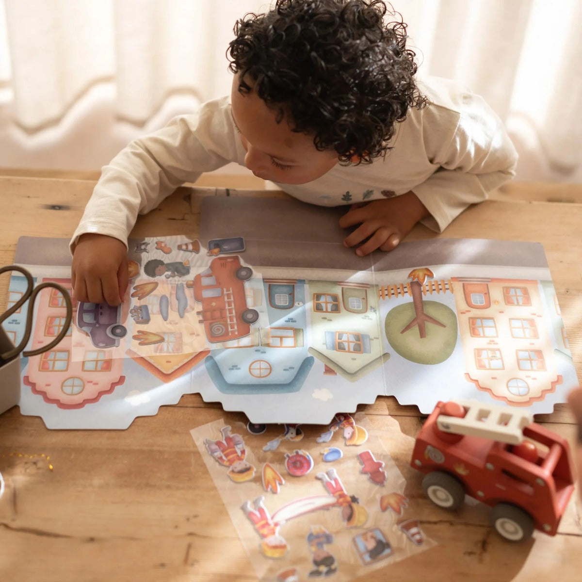 Little Dutch set autocolante 3D de 40 piese reutilizabile 3 ani+ Fire Station Jim