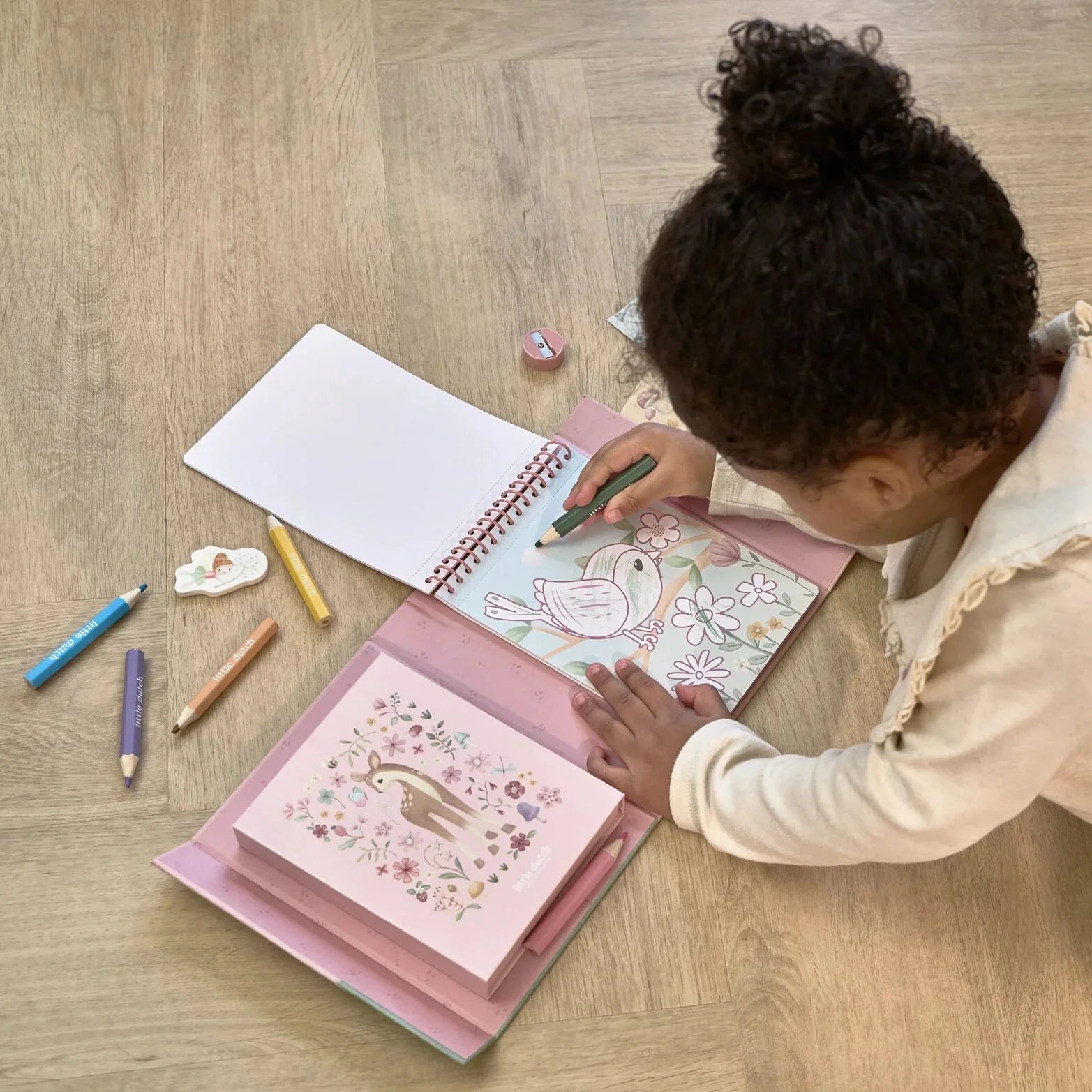 Little Dutch set de colorat cu carte, creioane si stickere 3 ani+ Fairy Garden Rosa