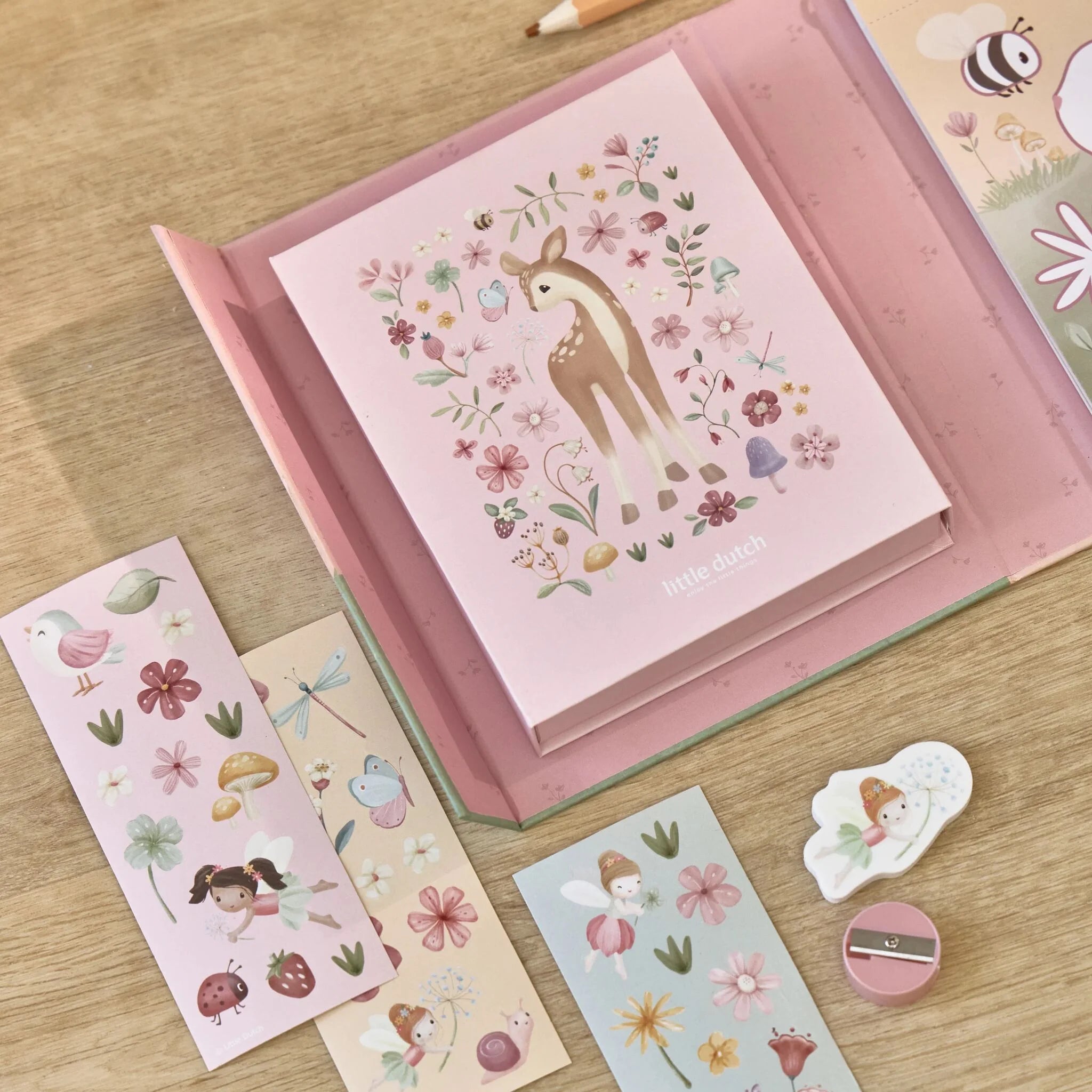 Little Dutch set de colorat cu carte, creioane si stickere 3 ani+ Fairy Garden Rosa