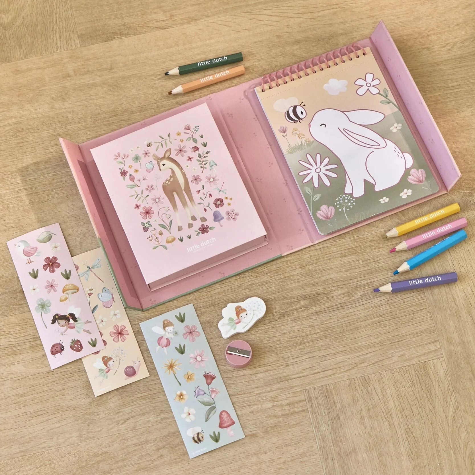 Little Dutch set de colorat cu carte, creioane si stickere 3 ani+ Fairy Garden Rosa