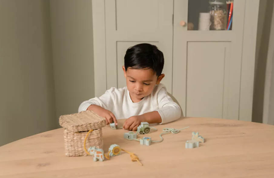Little Dutch set figurine din lemn FSC cu snur 3 ani+ Little Farm