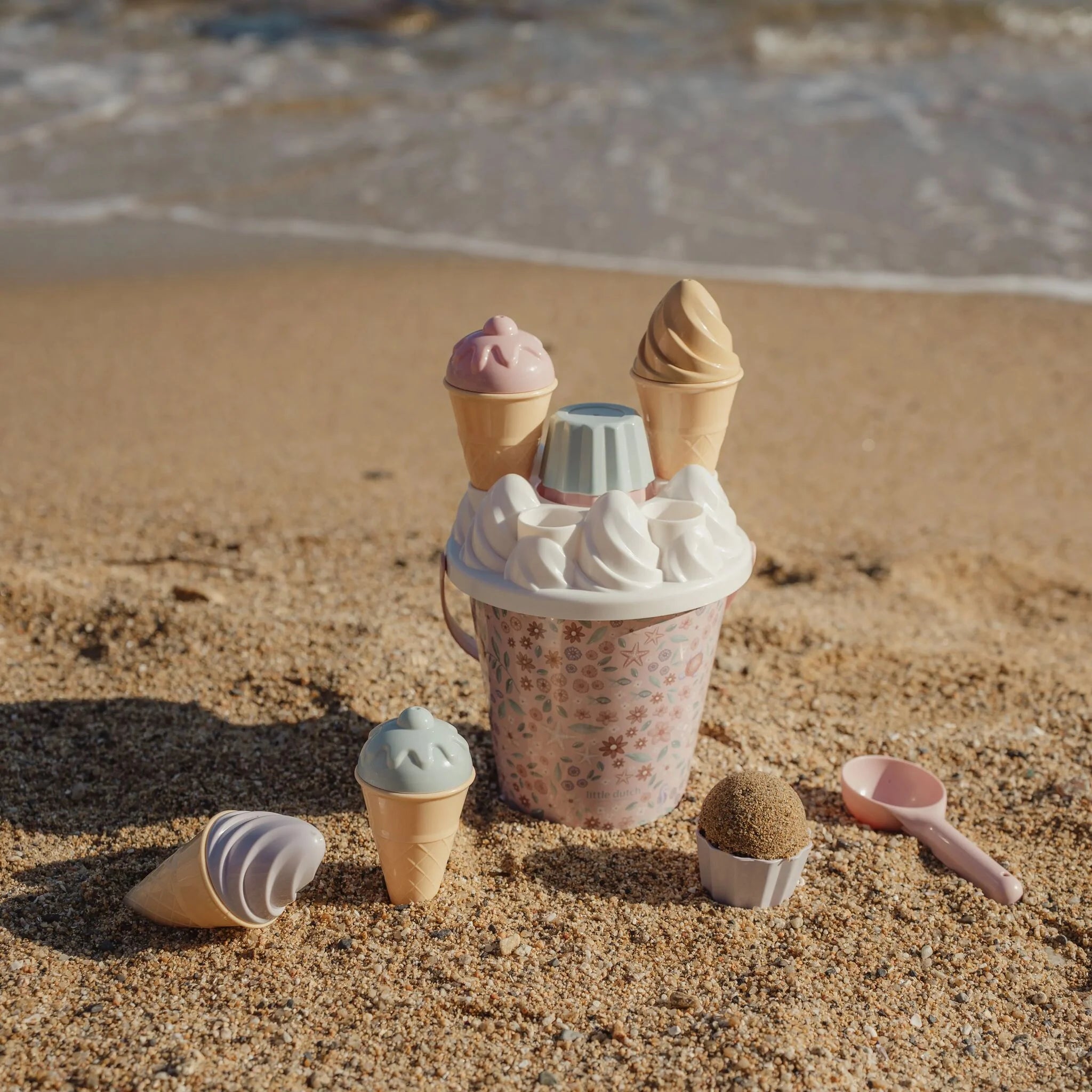 Little Dutch set jucarii pentru plaja 14 piese forme inghetata 2 ani+ Dreamy Mermaid