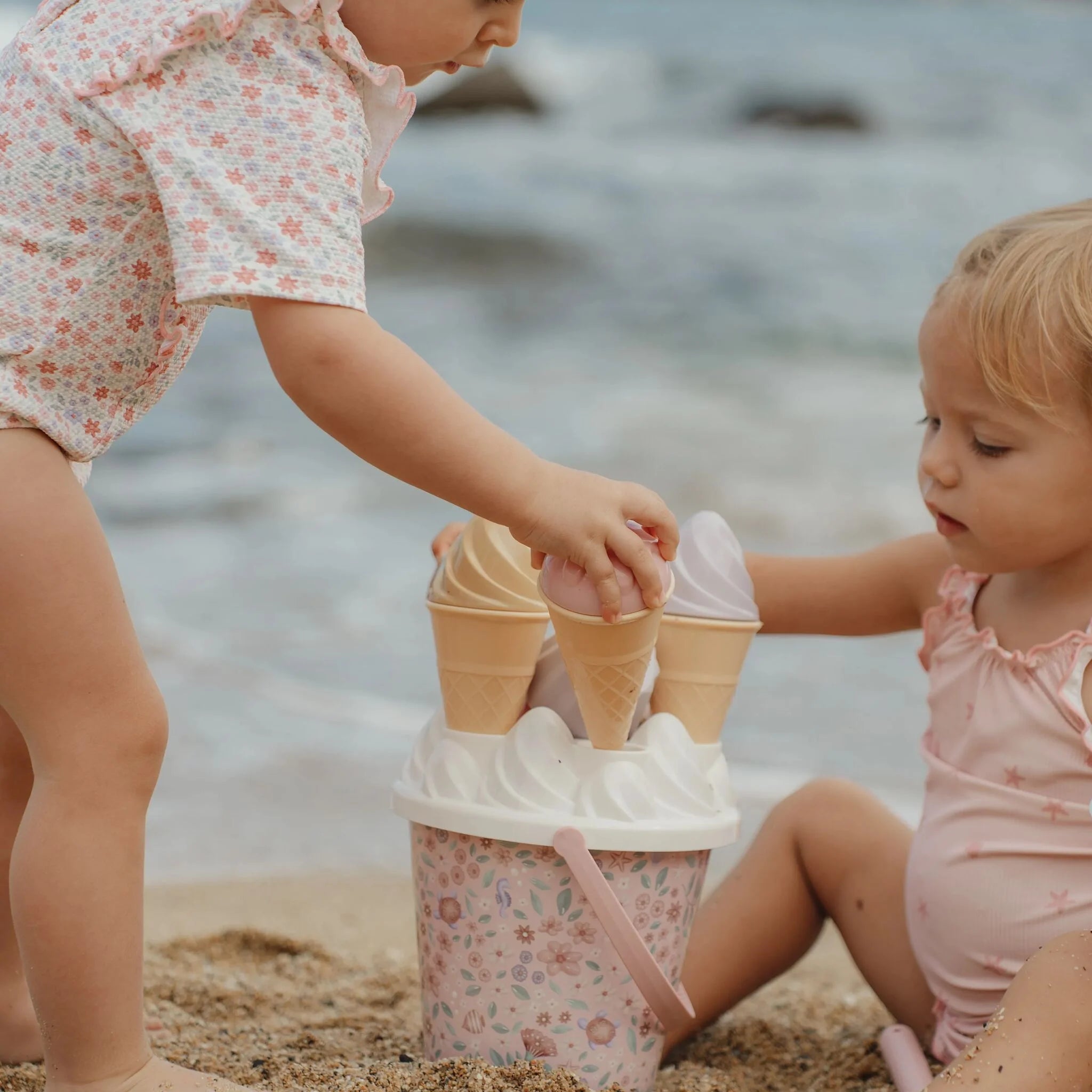 Little Dutch set jucarii pentru plaja 14 piese forme inghetata 2 ani+ Dreamy Mermaid