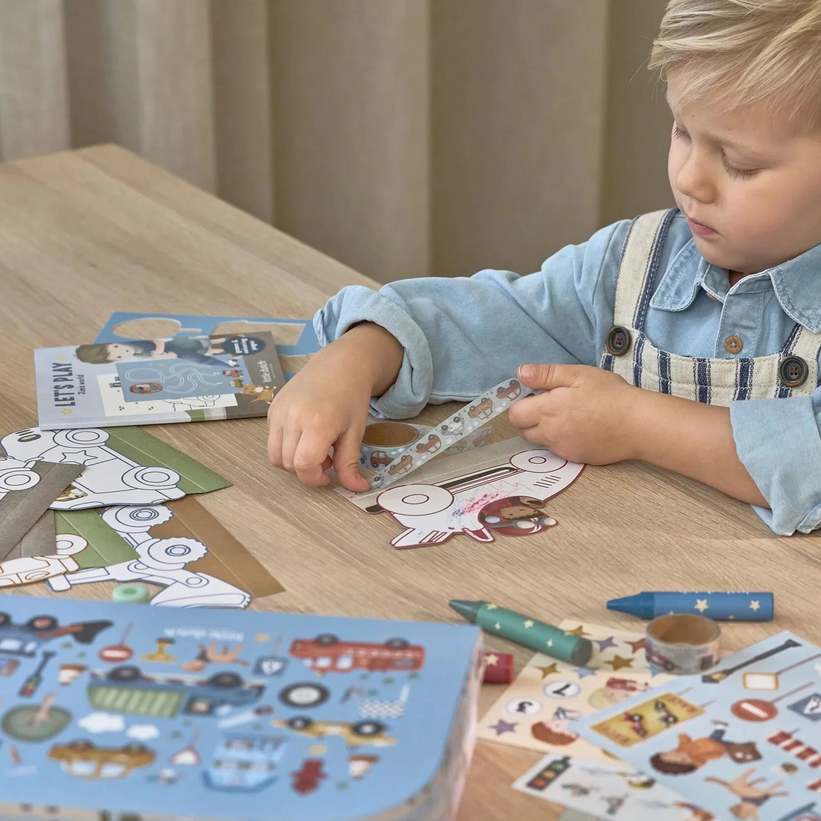 Little Dutch valiza cu activitati creative 3 ani+ Jim Vehicles